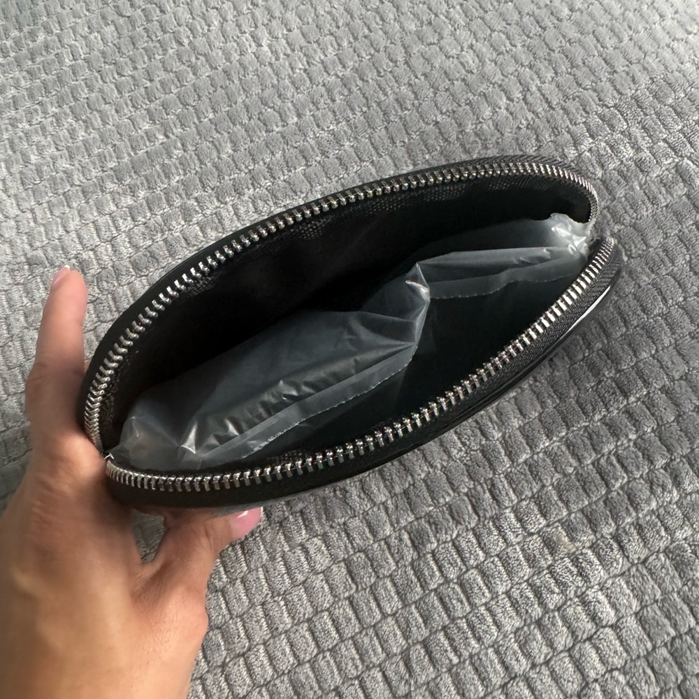 NWT Dolls Kill Patent Leather Cosmetic Bag - Picture 4 of 7
